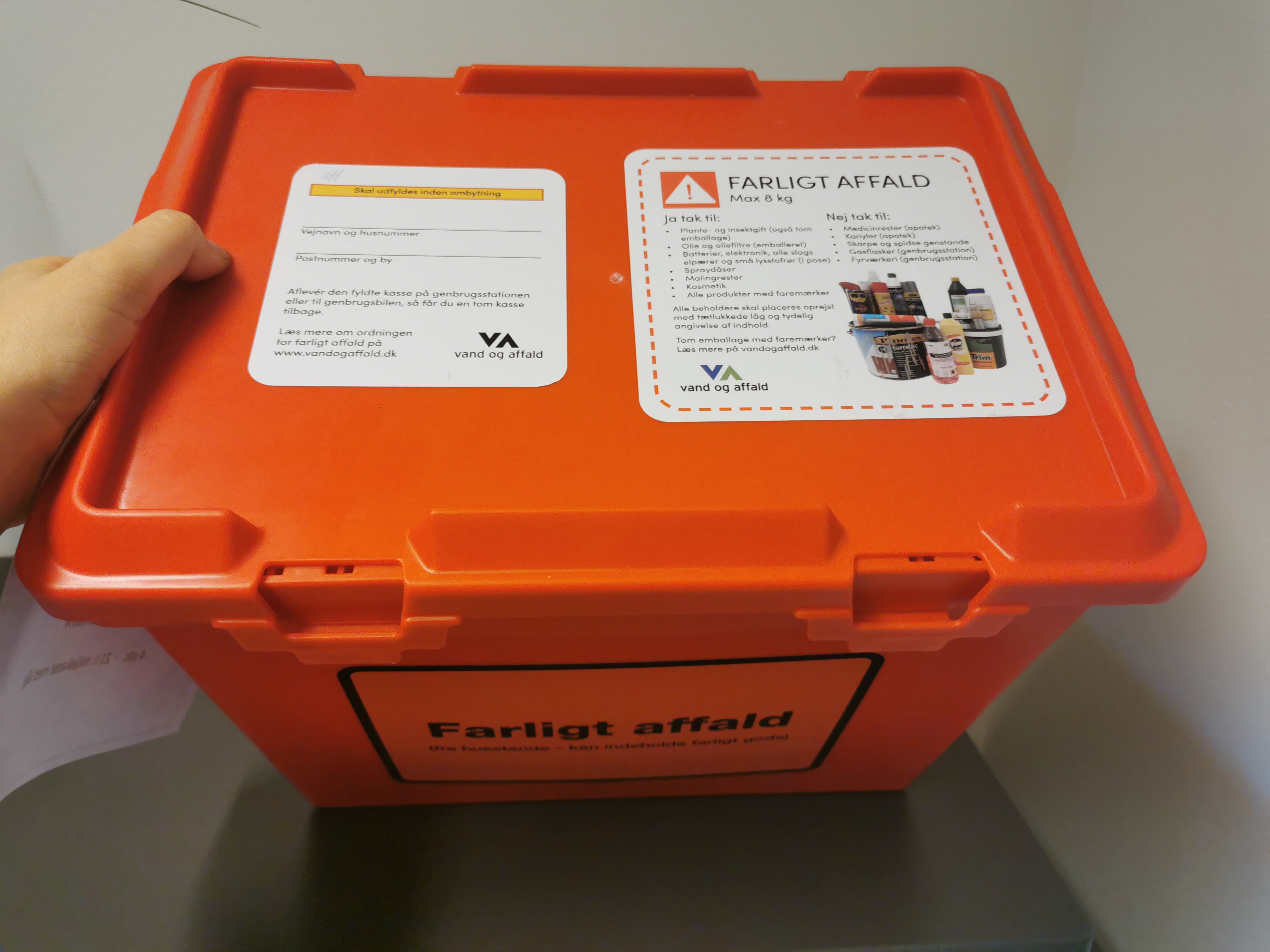 Hent folder om farligt affald til genbrugsbilen