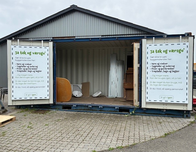 Bygge-bytte-boksen på genbrugsstationen, hvor du kan finde gode brugte ting.