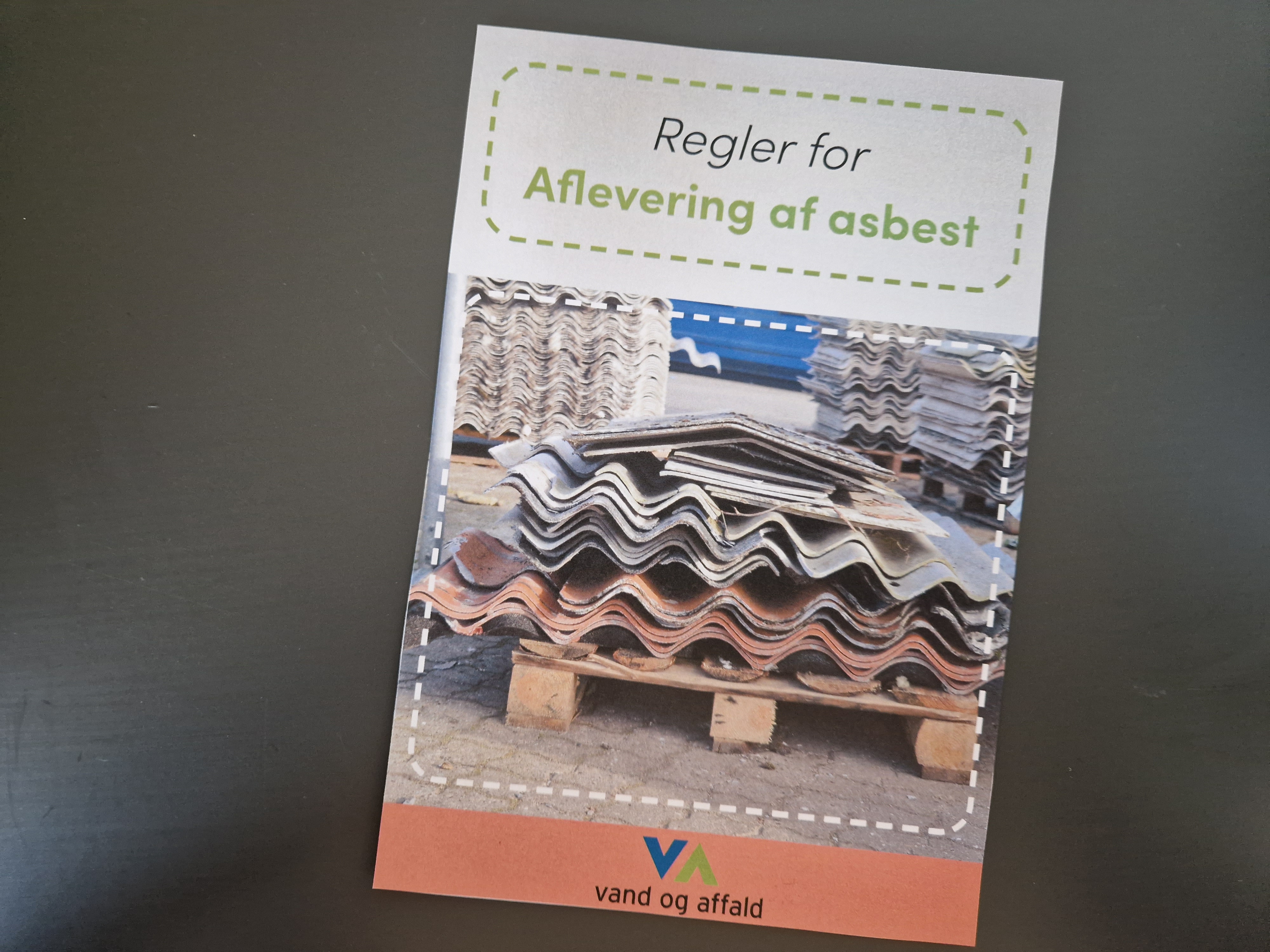 Hent folder om asbestordningen her