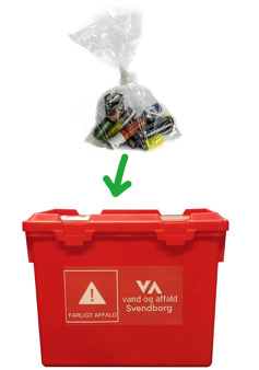Små batterier i en pose skal i den røde kasse til farligt affald